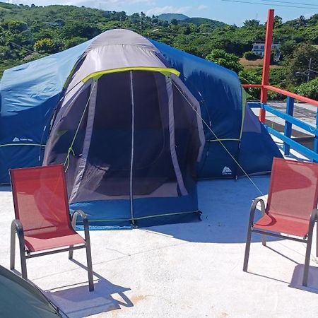 Rooster Run Glamping Camping Has Rooftop And Off The Ground Glamping Experience For 1 To 16 In A Single Tent And Views Of The Rain Forrest And To Culebra Across The Atlantic Ocean W Tents, Linens, Deluxe Air Beds, Warm Shower And More At A Great Pric Vieques Bagian luar foto