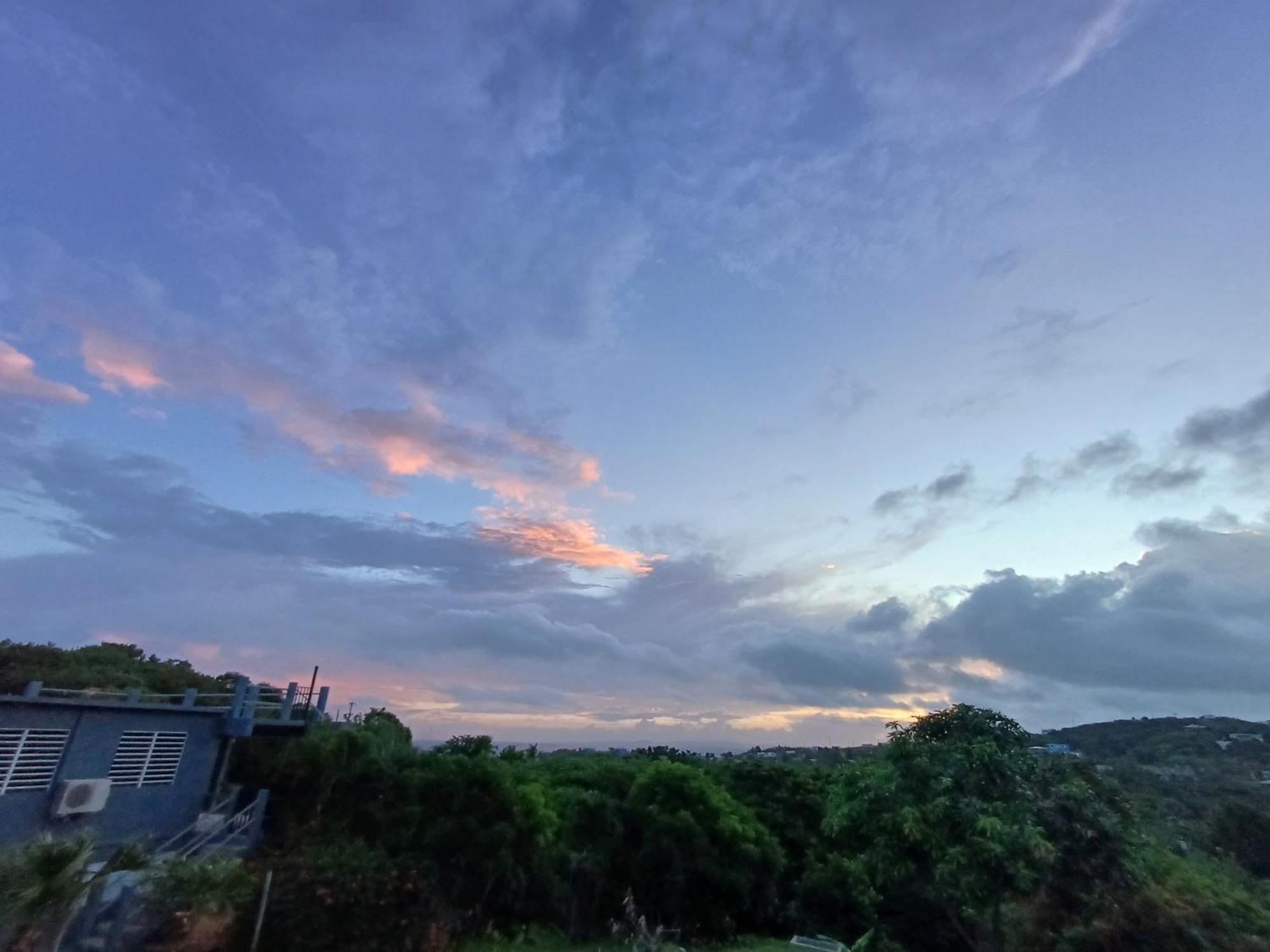 Rooster Run Glamping Camping Has Rooftop And Off The Ground Glamping Experience For 1 To 16 In A Single Tent And Views Of The Rain Forrest And To Culebra Across The Atlantic Ocean W Tents, Linens, Deluxe Air Beds, Warm Shower And More At A Great Pric Vieques Bagian luar foto