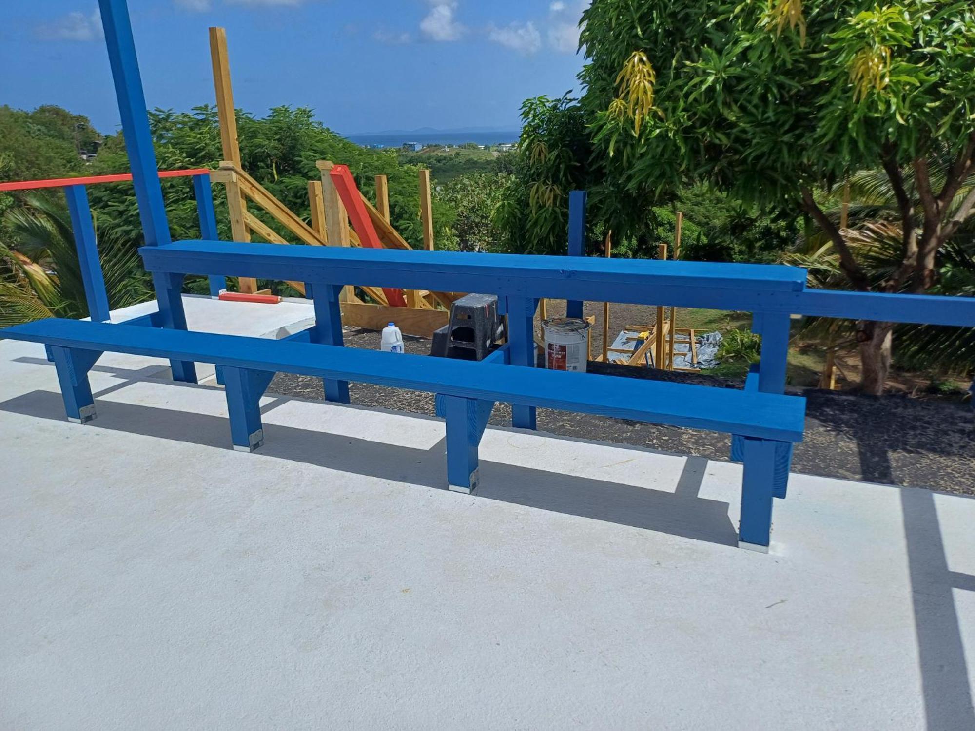 Rooster Run Glamping Camping Has Rooftop And Off The Ground Glamping Experience For 1 To 16 In A Single Tent And Views Of The Rain Forrest And To Culebra Across The Atlantic Ocean W Tents, Linens, Deluxe Air Beds, Warm Shower And More At A Great Pric Vieques Bagian luar foto