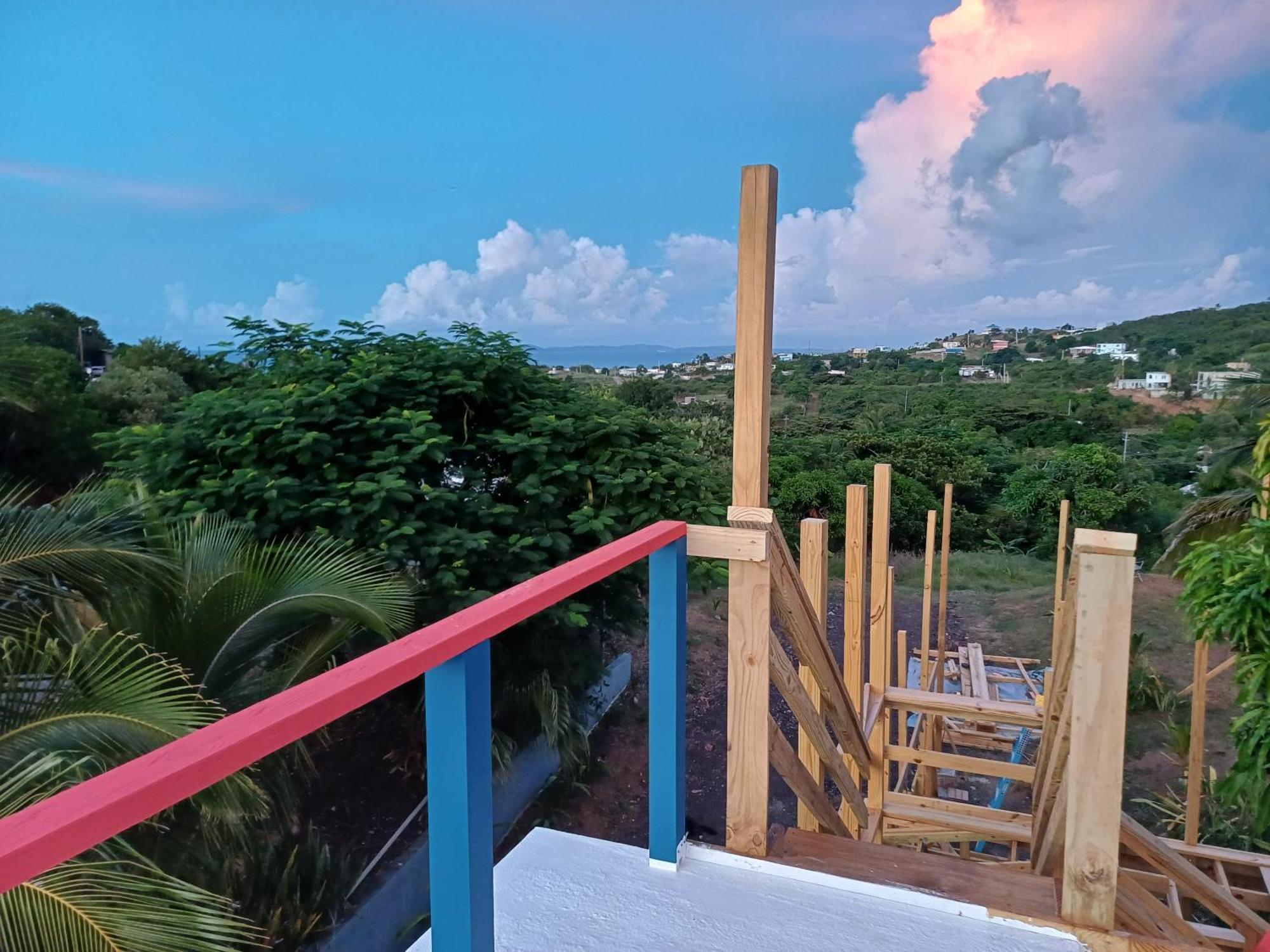 Rooster Run Glamping Camping Has Rooftop And Off The Ground Glamping Experience For 1 To 16 In A Single Tent And Views Of The Rain Forrest And To Culebra Across The Atlantic Ocean W Tents, Linens, Deluxe Air Beds, Warm Shower And More At A Great Pric Vieques Bagian luar foto